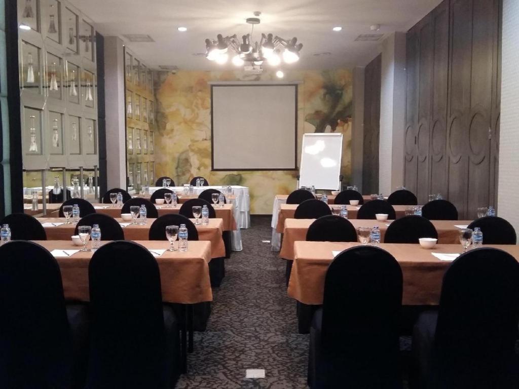คูเลอร์ โฮเต็ล เคงกาเรง Hotel จาการ์ตา ภายนอก รูปภาพ