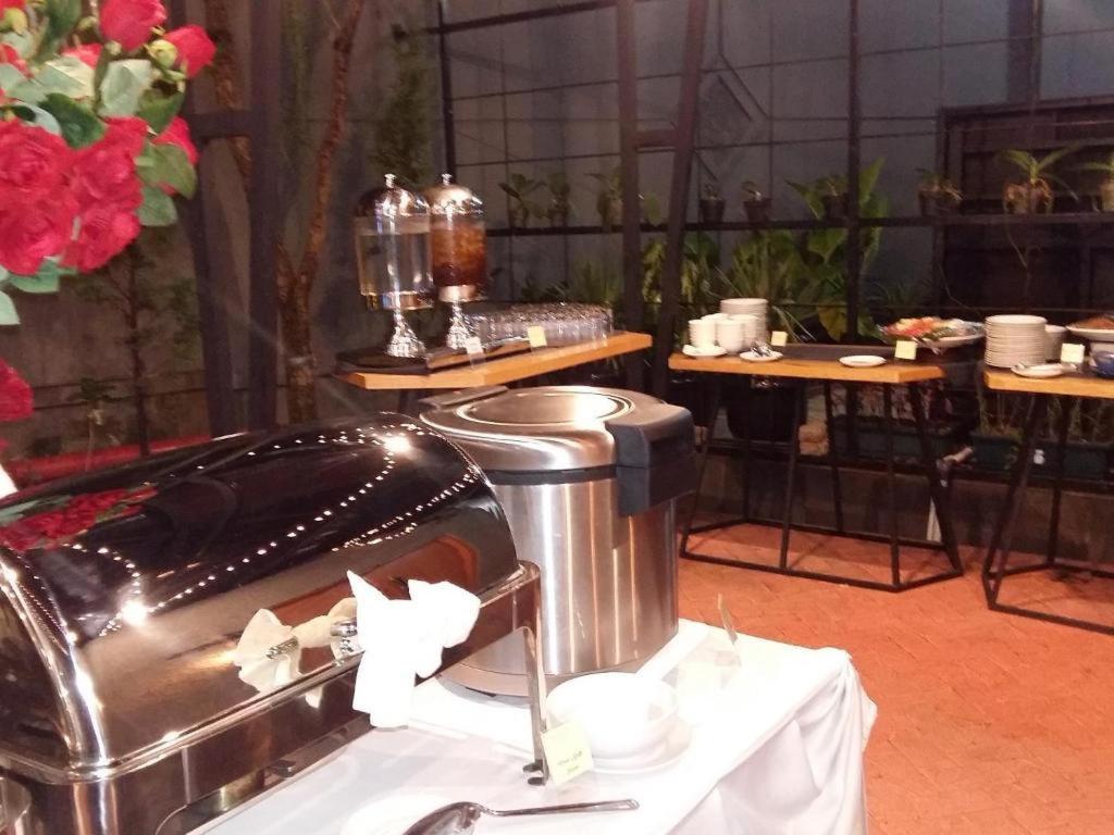 คูเลอร์ โฮเต็ล เคงกาเรง Hotel จาการ์ตา ภายนอก รูปภาพ