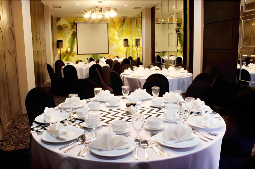 คูเลอร์ โฮเต็ล เคงกาเรง Hotel จาการ์ตา ภายนอก รูปภาพ